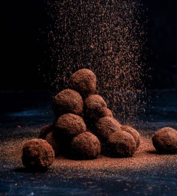 Ovomaltine-Dattel-Walnuss-Kugeln